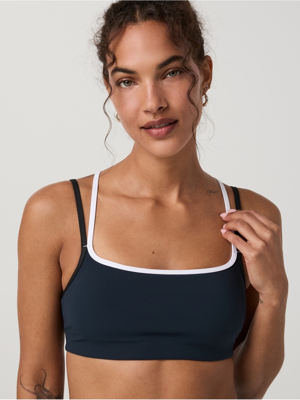 Vuori daily layered bra medium blue and white nwot